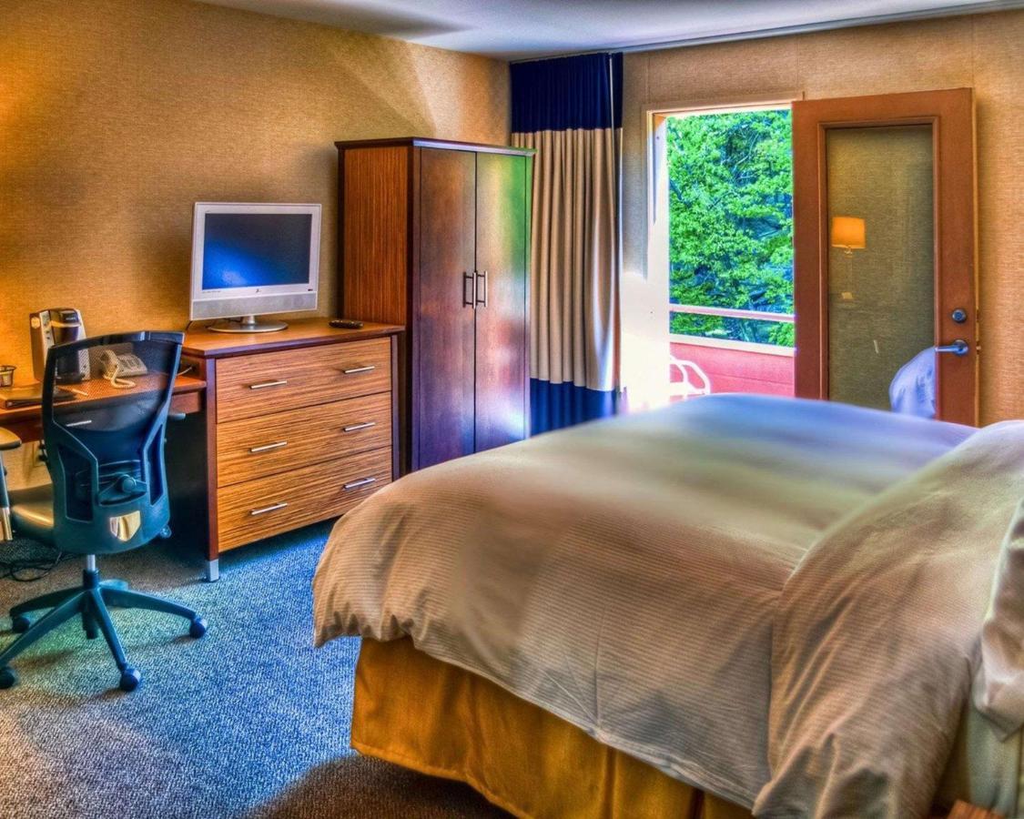 Hotel The Woodlands 3*