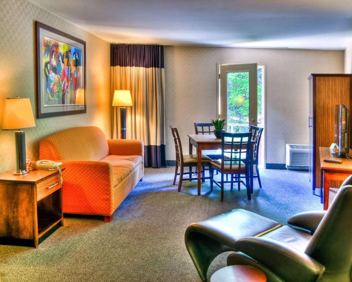 The Woodlands 3*